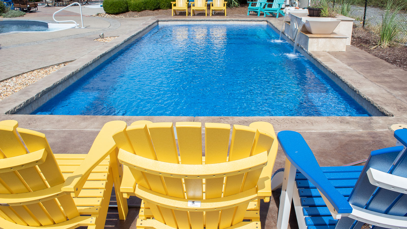 ImaginePools_Illusion_30_OceanBlue_US_2018-1 The Illusion freeform fiberglass swimming pool
